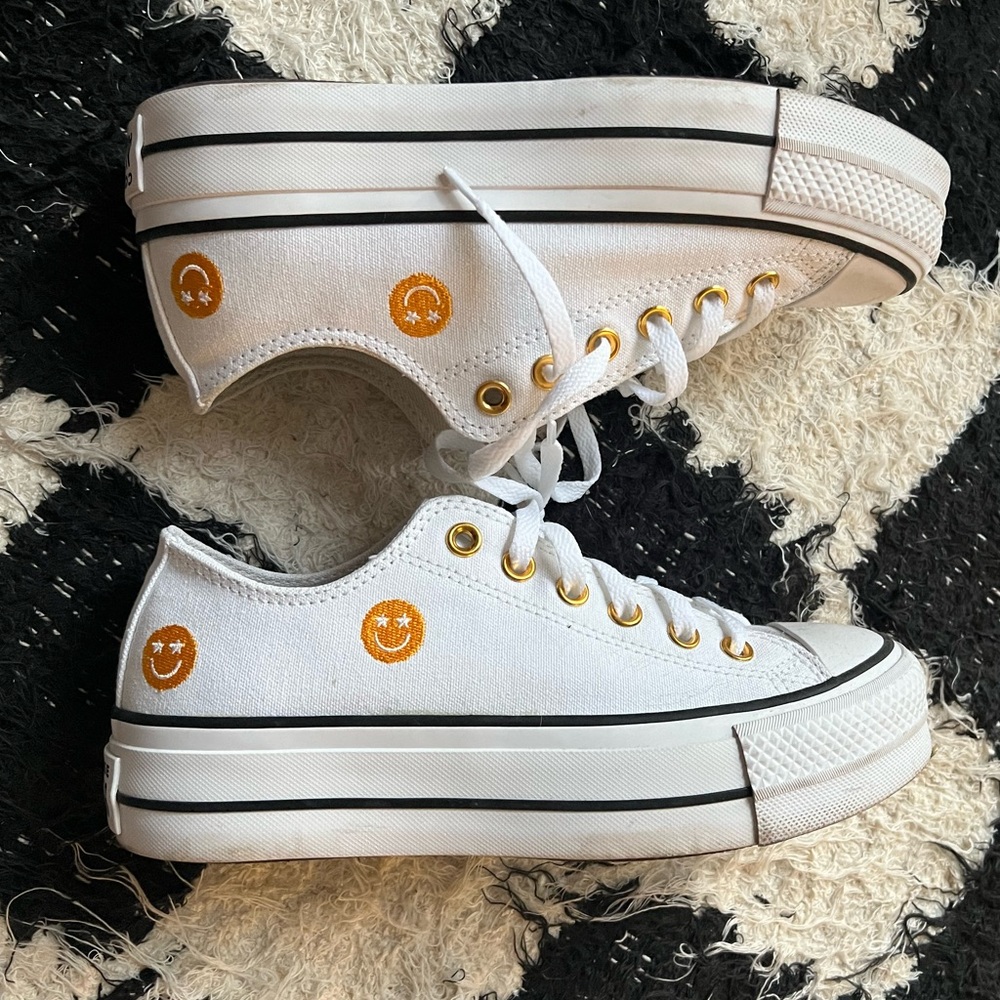 Platform white smiley converse size 7.5 women
